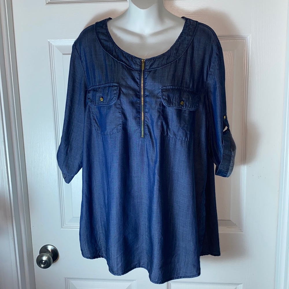 Ellen Tracy Blouse 3/4 Sleeve Denim
Blue Chambray Size Large